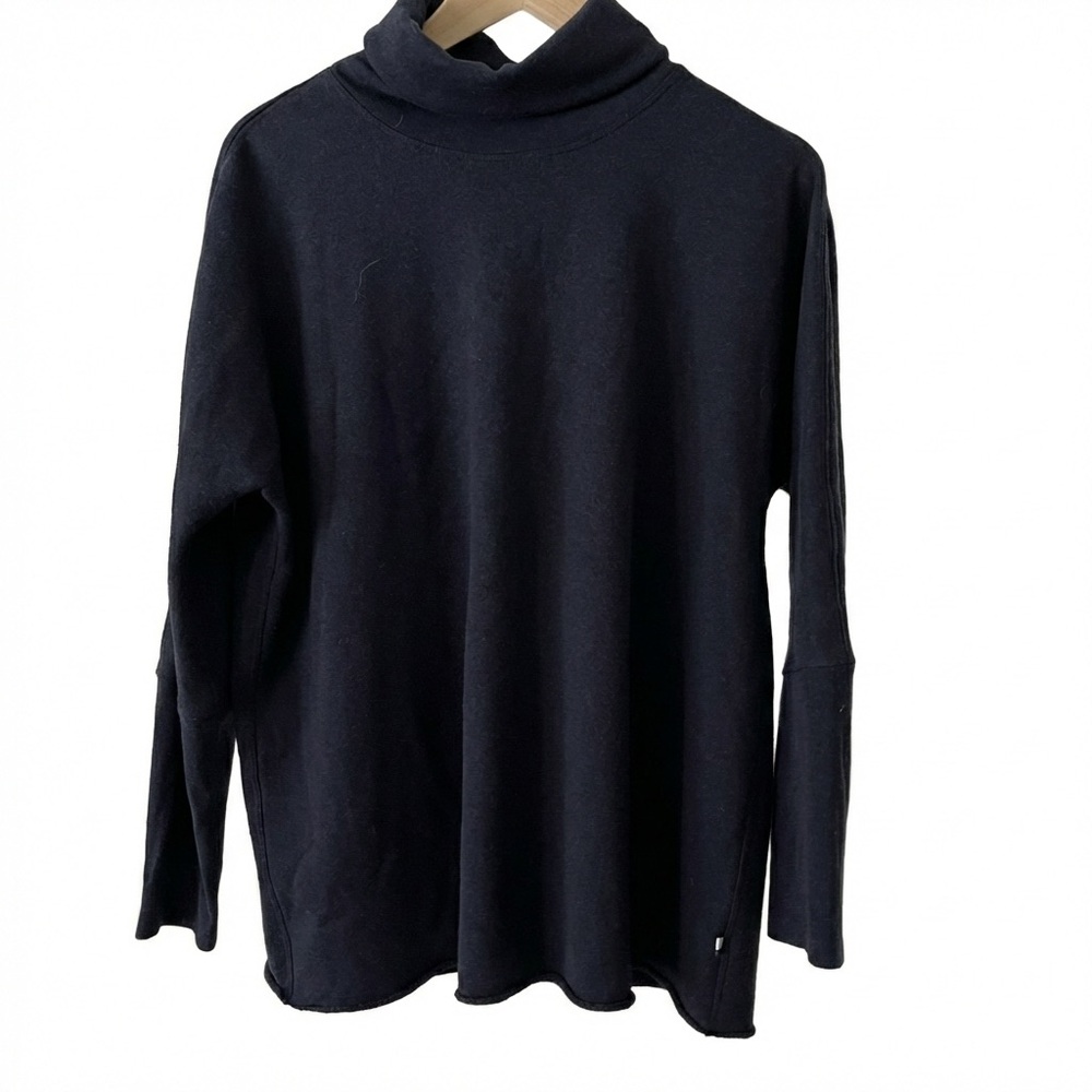 NWOT Kit and Ace Engineered Raglan Turtleneck Cashmere Blend Structured Knit